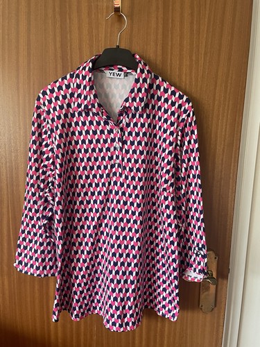 Polo stile stampa geometrica